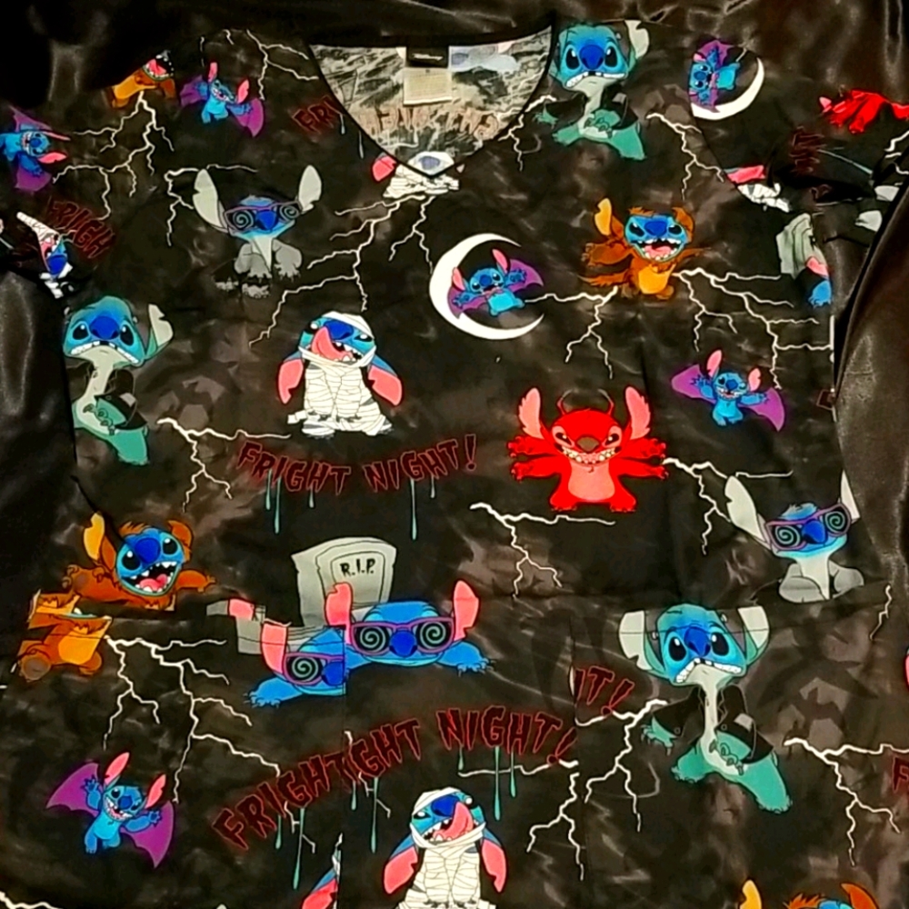 Disney Top scrub